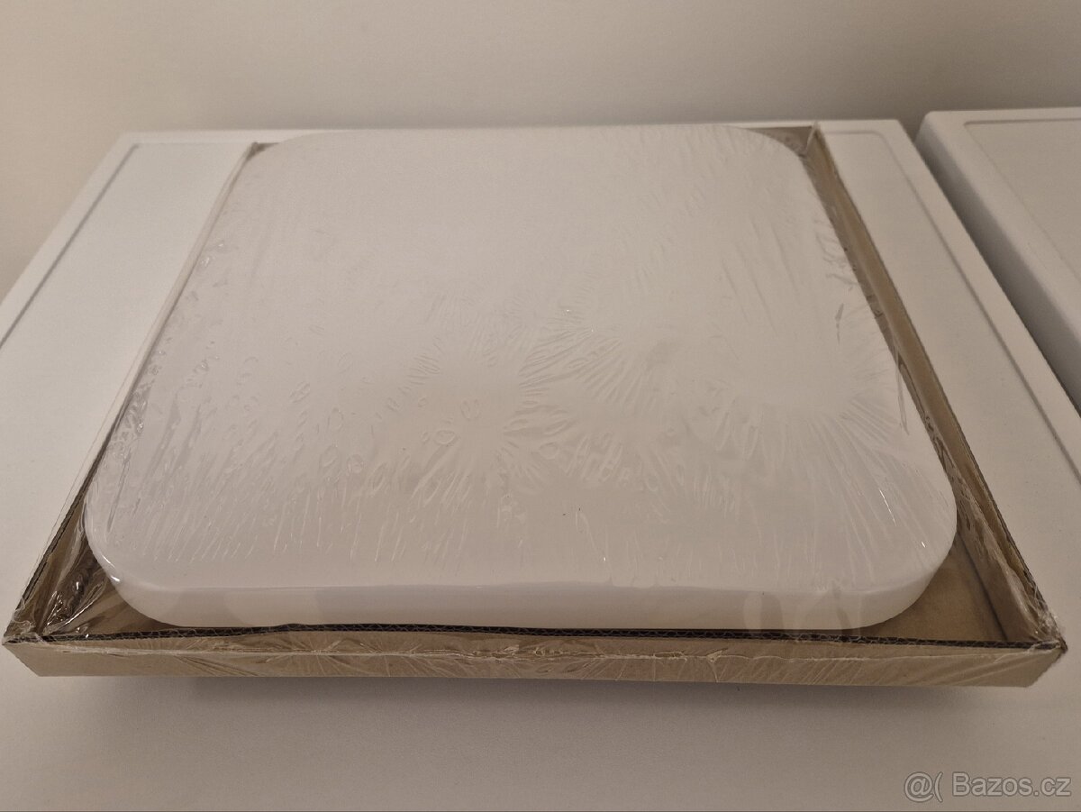 Čtvercové svítidlo LEDVANCE, IP44, pohyb. senzor.