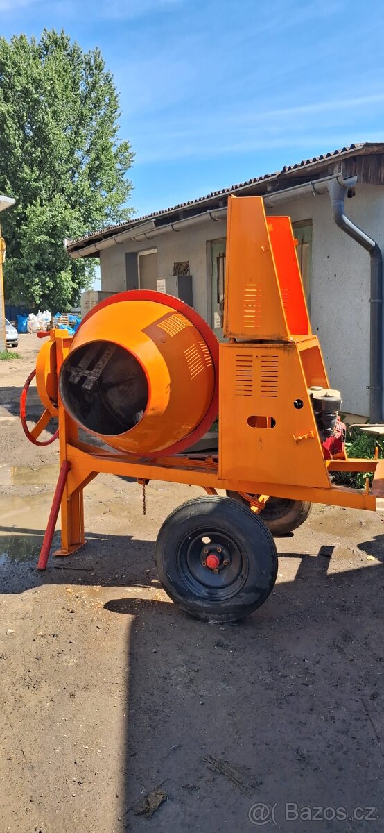 Benzinová míchačka na beton