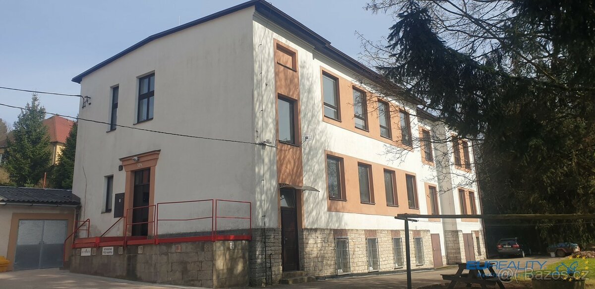 Pronájem nebytového prostoru 174 m2, 2NP., Červený Kostelec