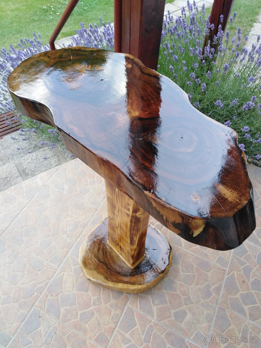 Designový stolek masiv