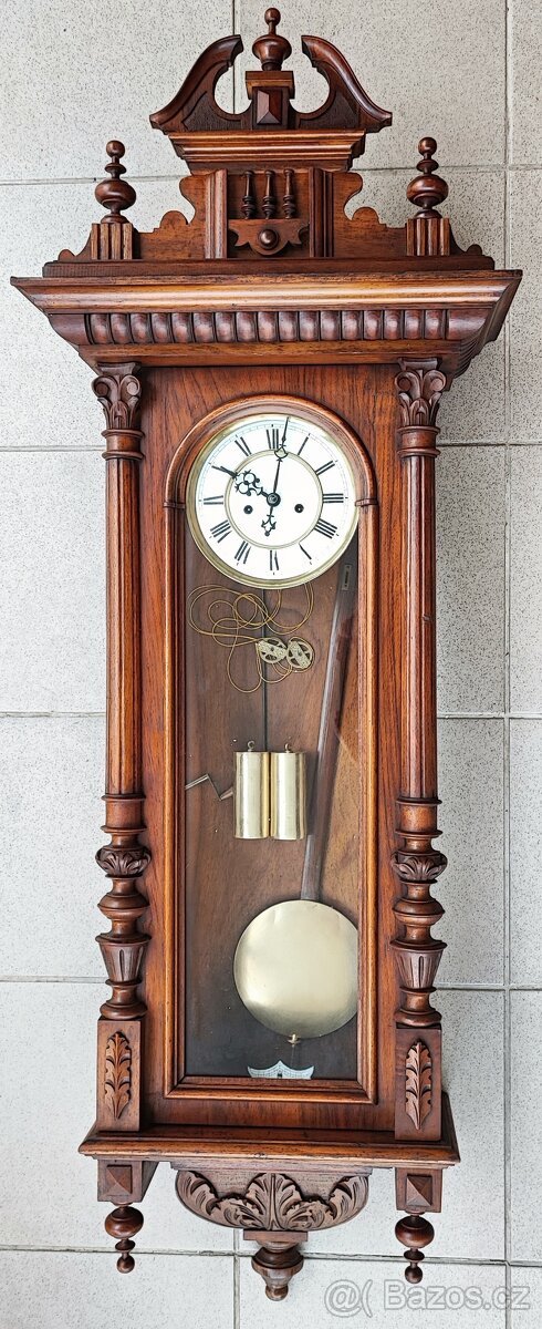 luxusní zdobené vyřezávané dvouzávažové hodiny