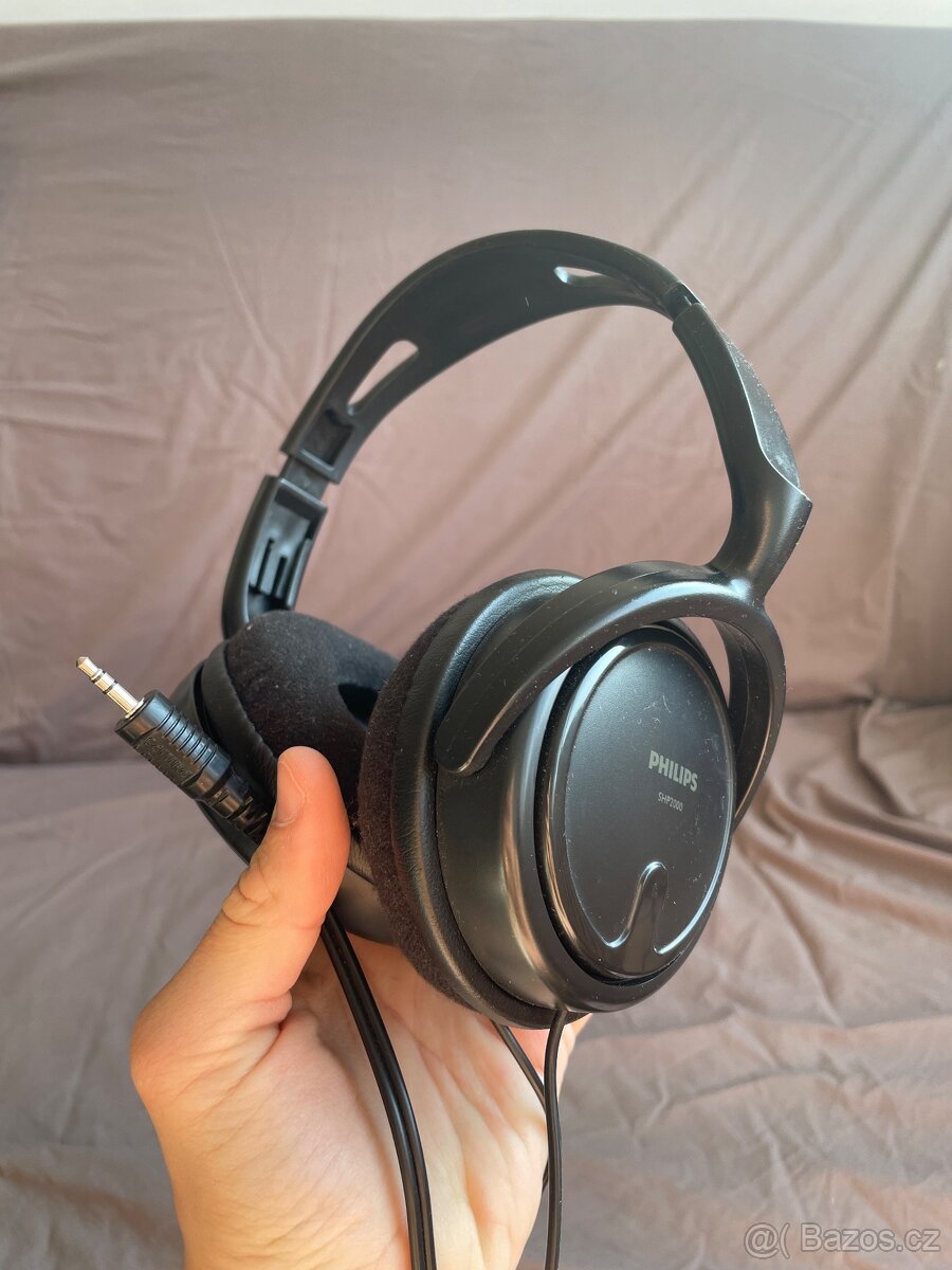 Sluchatka Philips s kabelem - headphones with cable