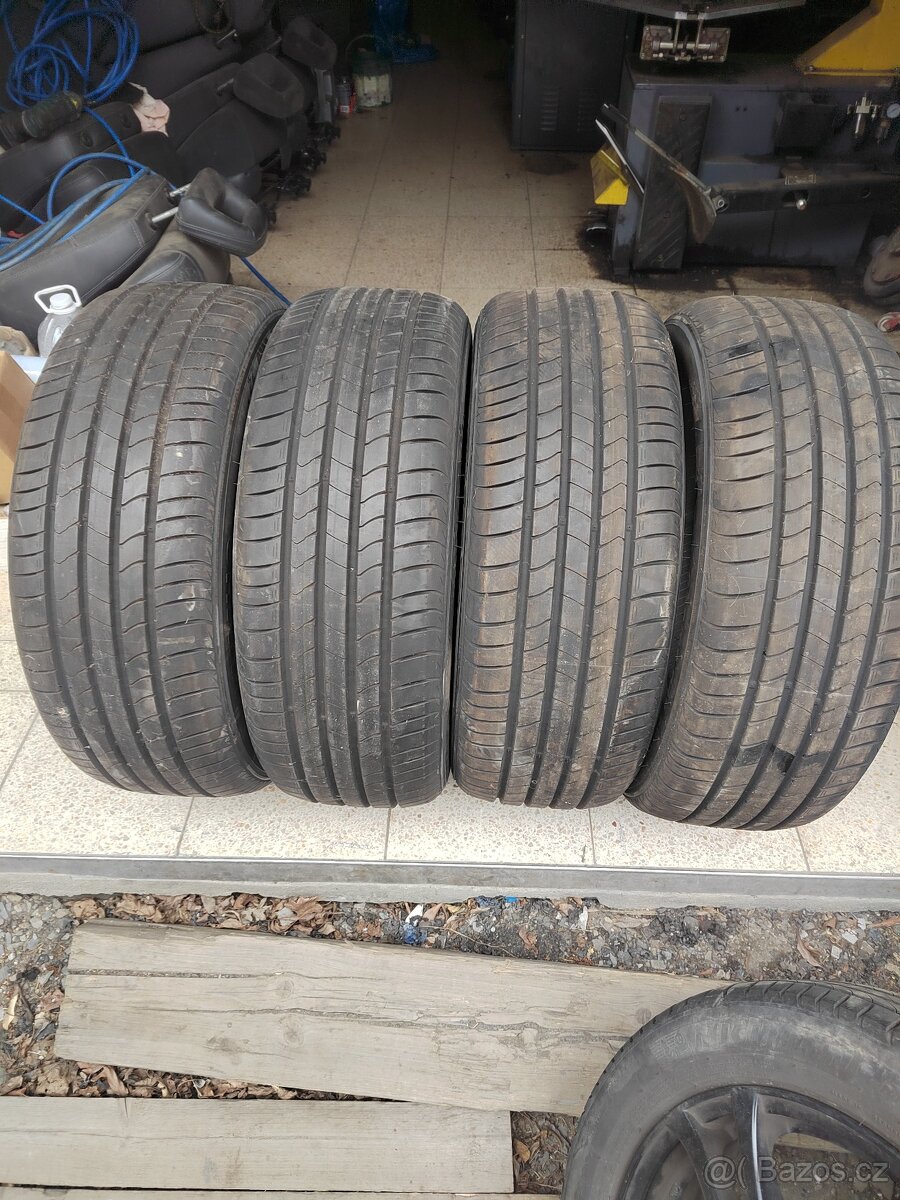 Prodám nové letní pneu 215/55/18 Kumho Ecsta HS51 95H