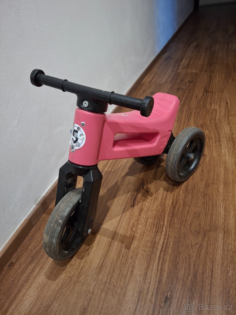 Růžové odrážedlo Funny Wheels
