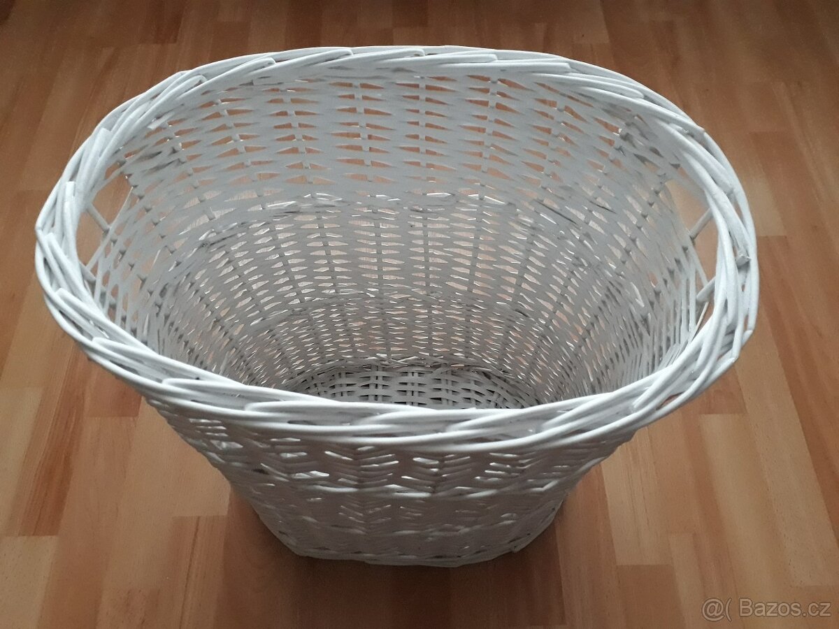 BÍLÝ VELKÝ PROUTĚNÝ KOŠ - OVÁLNÝ; SLEVA