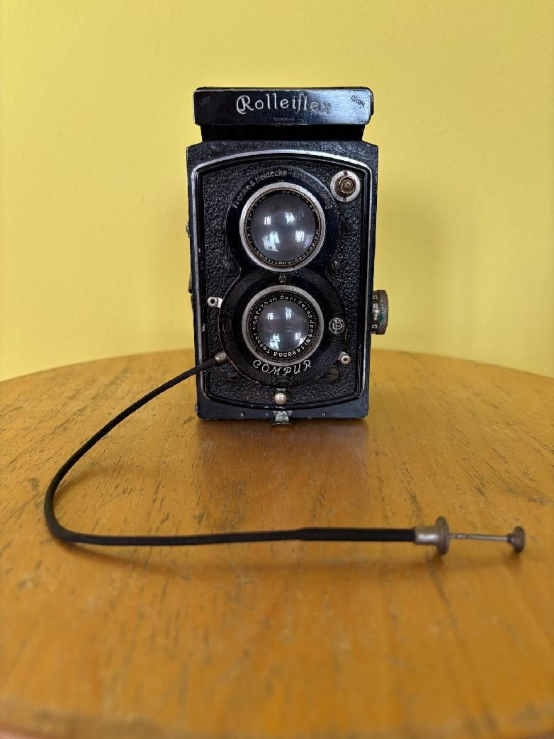 starý fotoaparát zn. Rolleiflex