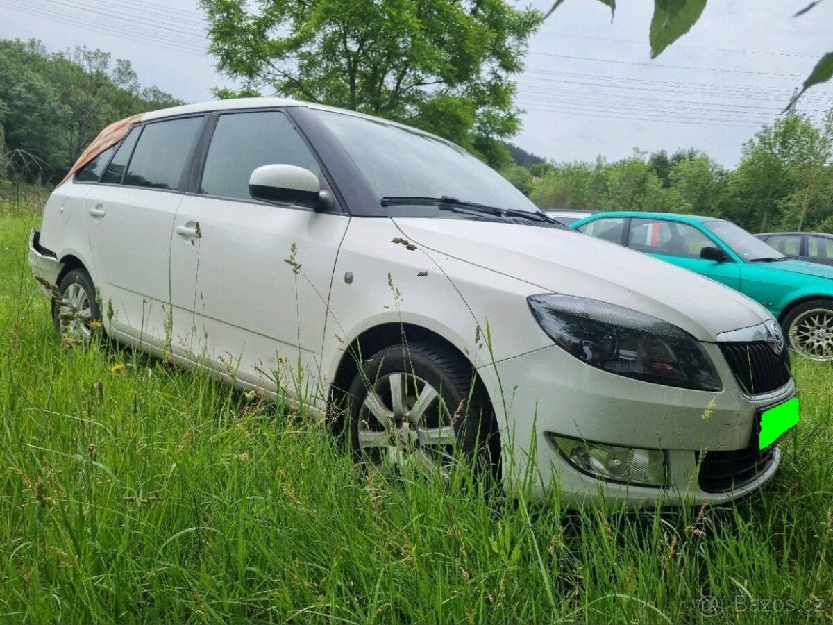 Fabia 2 II kombi pravé levé přední zadní dveře bílá