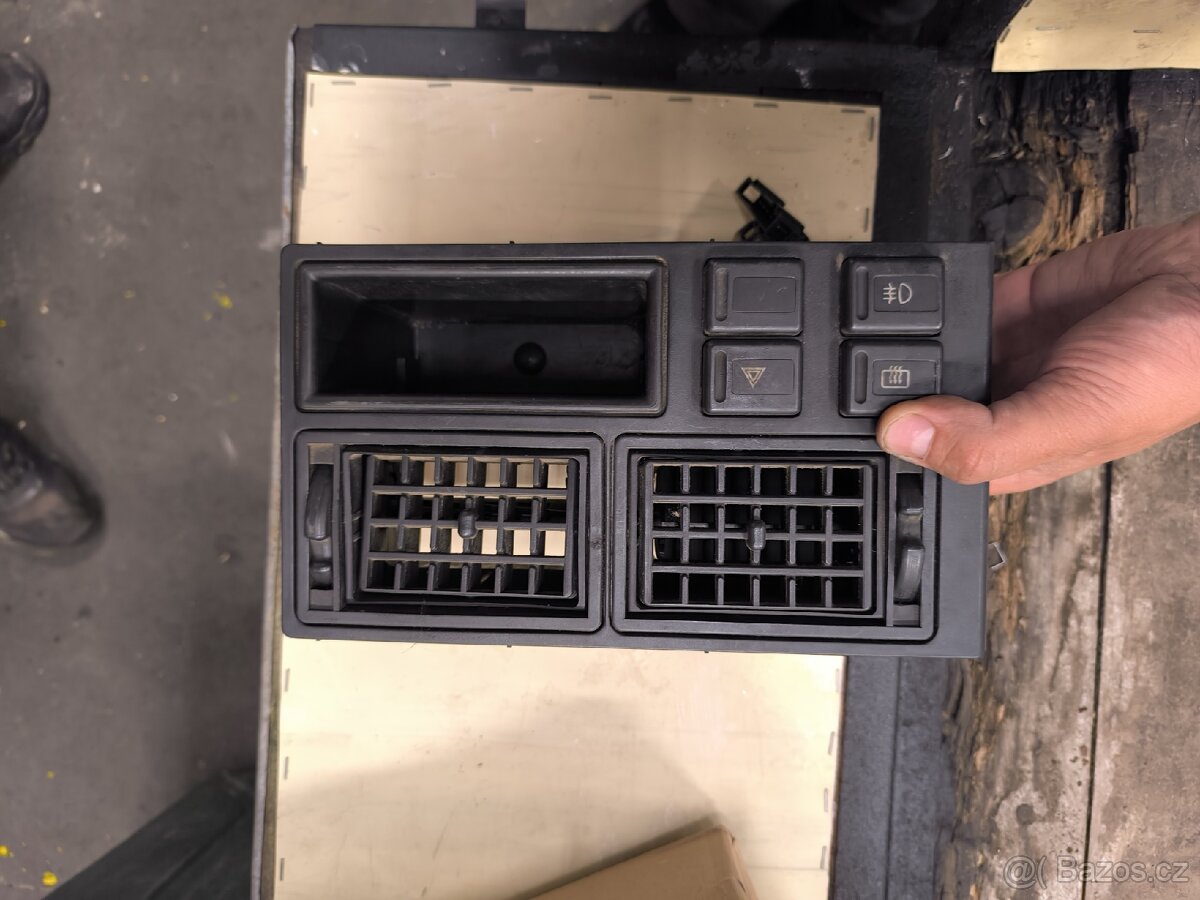 škoda favorit prostřední panel