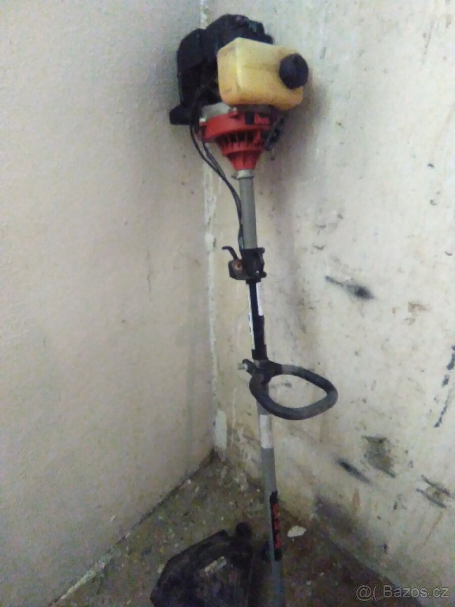 Prodám Křovinák na díly ucpaný karburátor