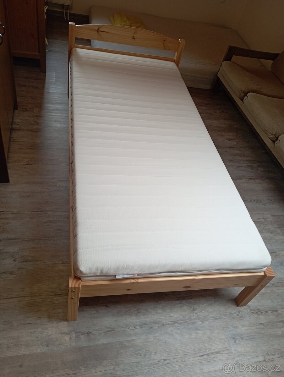 Postel 90x200 masiv borovice, matrace