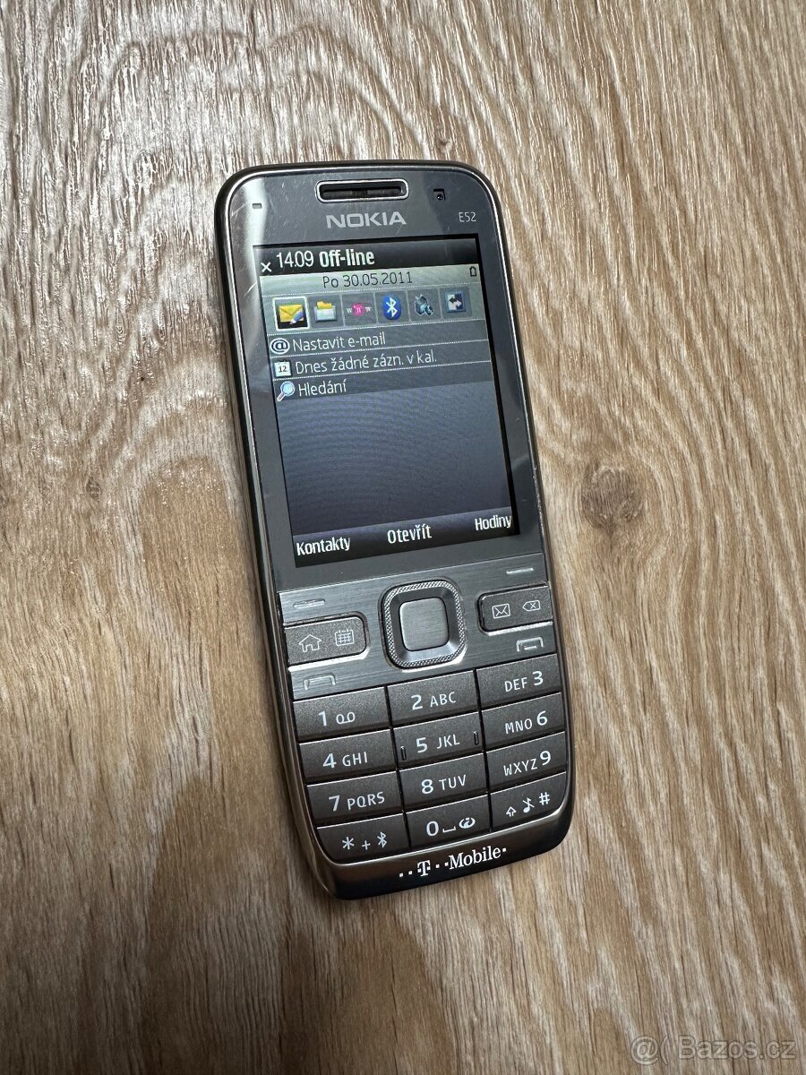 Nokia E52