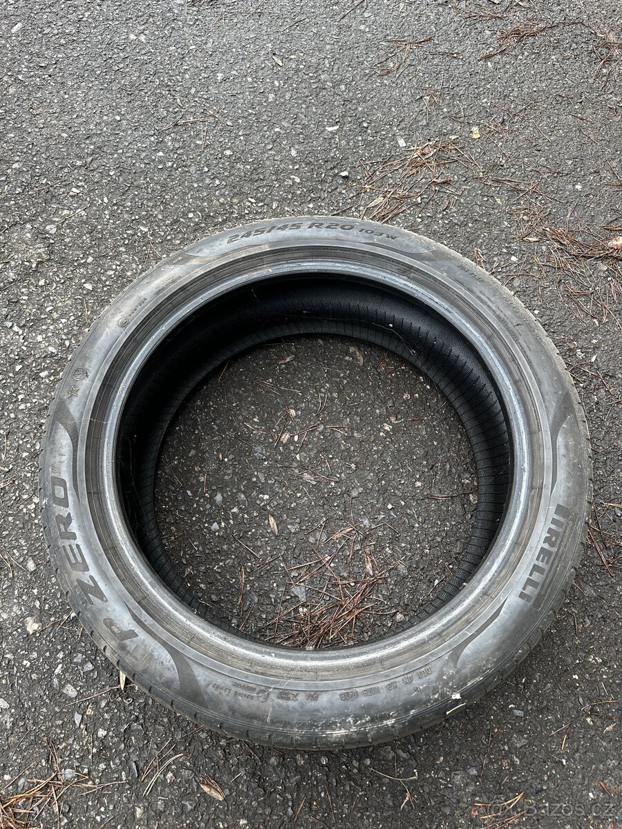 Pneu Pirelli letní 245/45 r20
