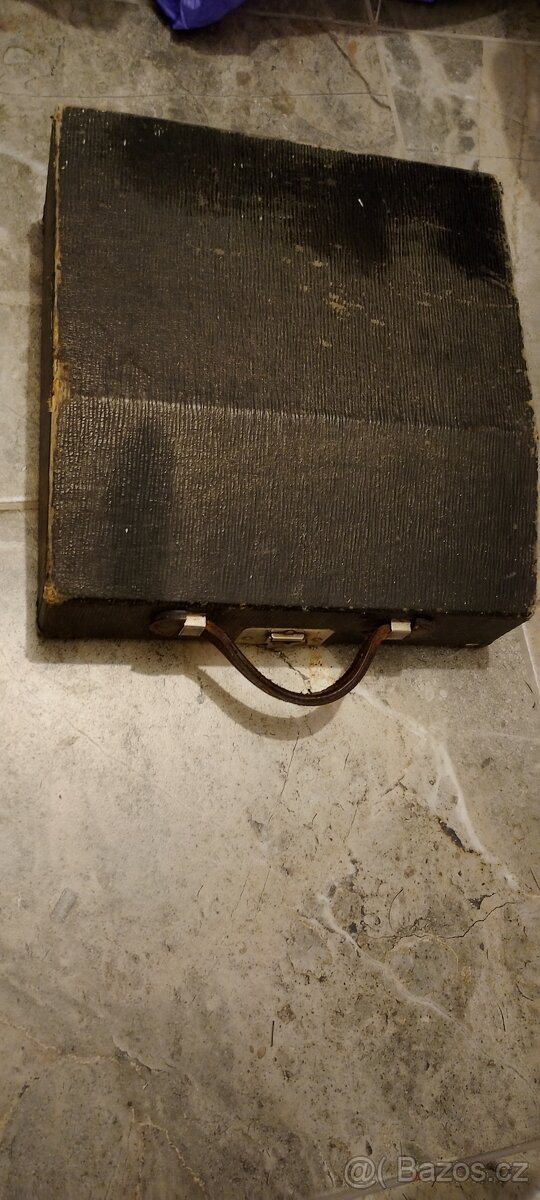 Psací stroj Remington Portable