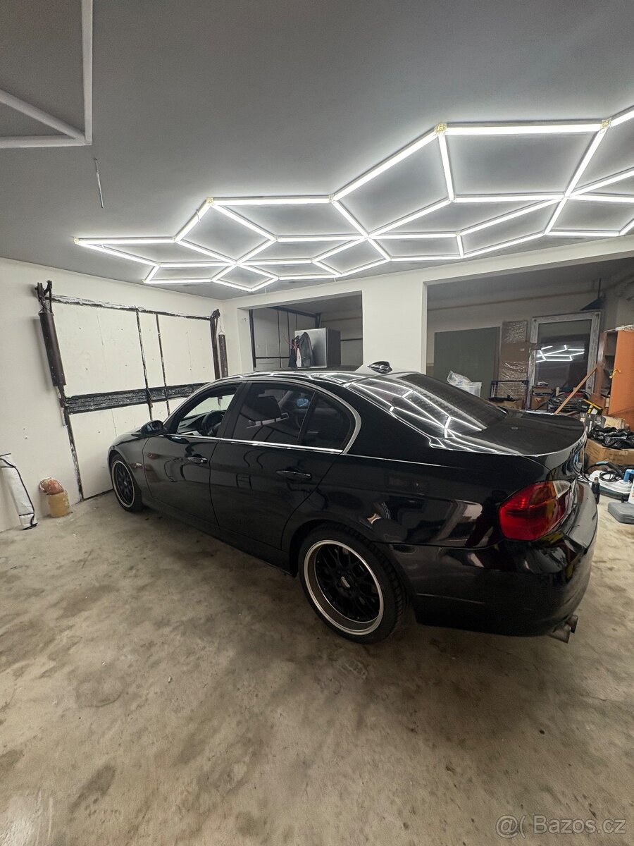 BMW e90 330d 170kw manuál