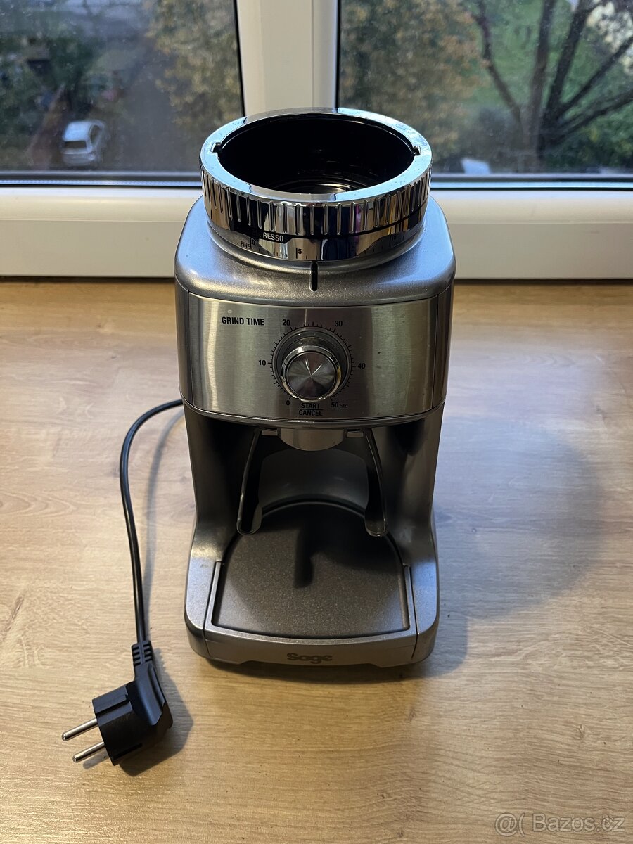 Mlýnek na kávu Sage Dose Control Pro - výborný stav