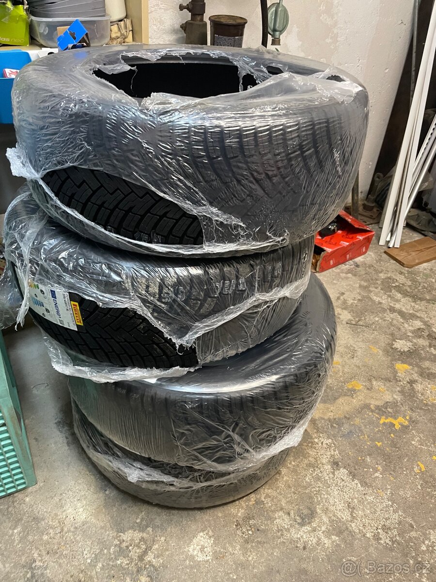 Prodám nové pneu PIRELLI celoroční