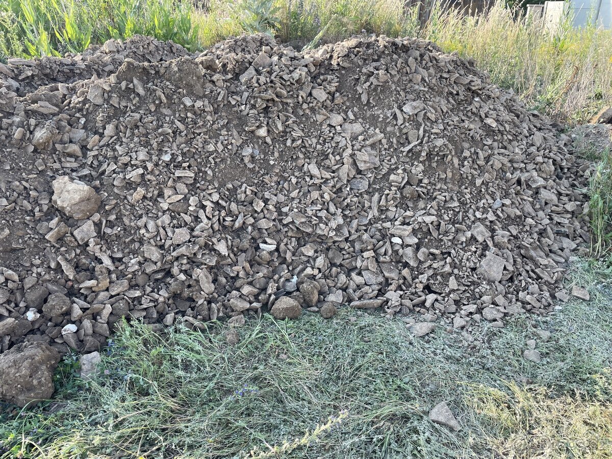Výkopová zemina/štěrk - zdarma
