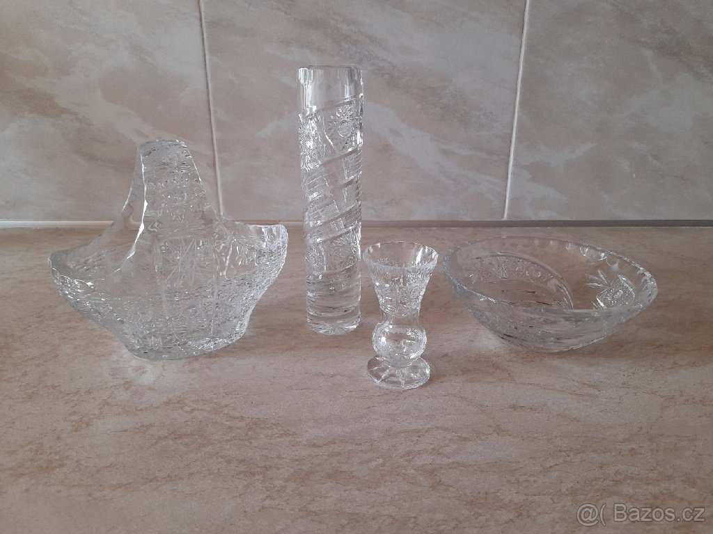 Broušené sklo váza, sklenice, miska.