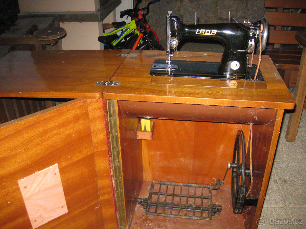 šicí stroj