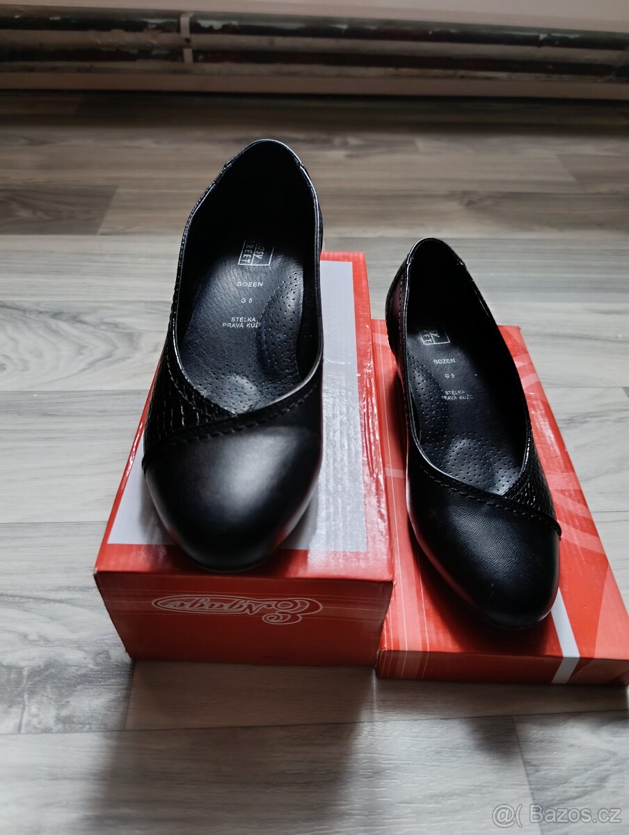 Lodičky v černé barvě