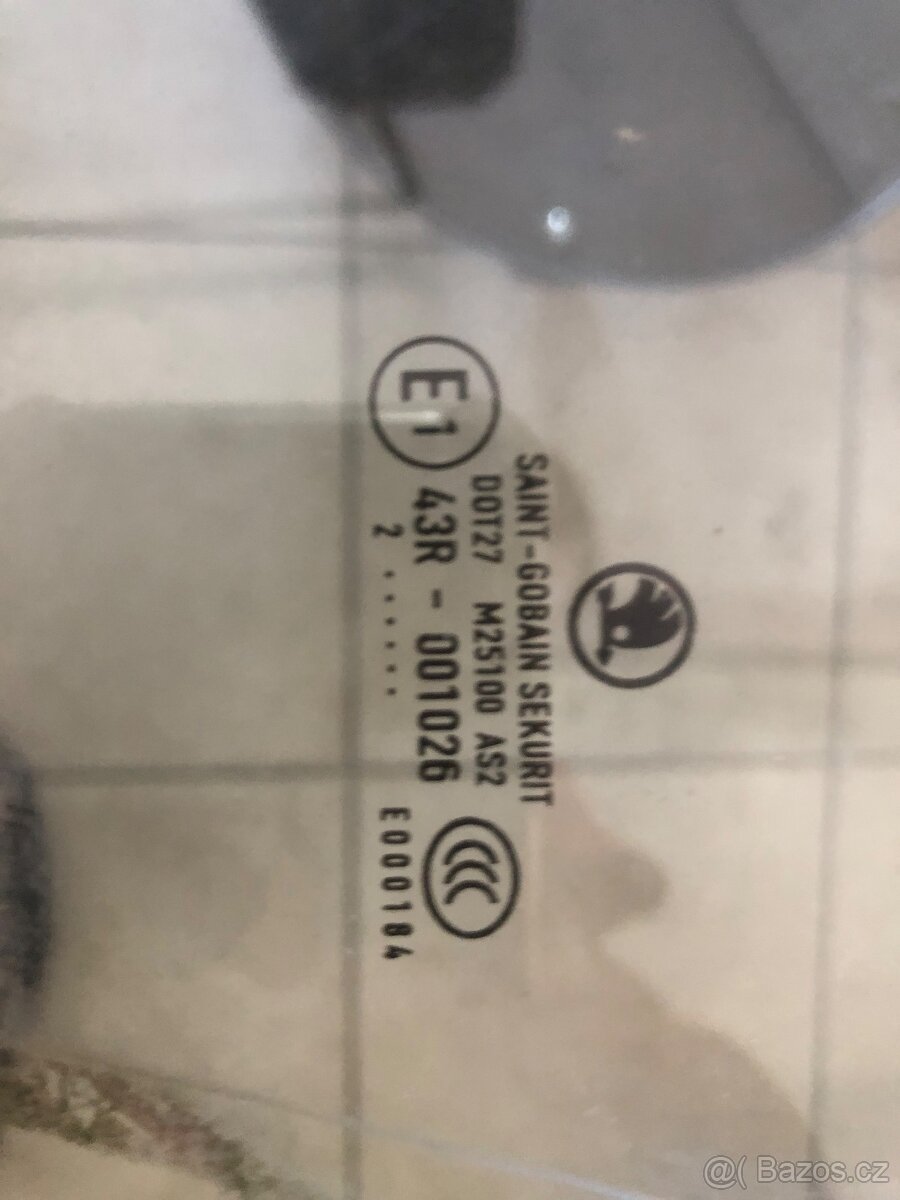 Sklo řidičovy dveře Škoda Superb 2