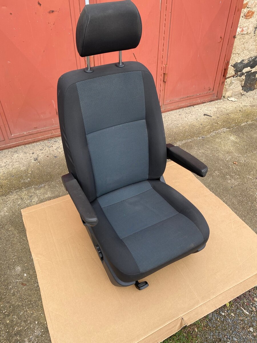 Sedadlo řidiče z loketkama VW Transporter T5 T6 T6.1