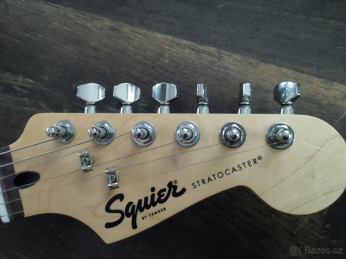 Kytara Fender Stratocaster Squier + kombo Vox