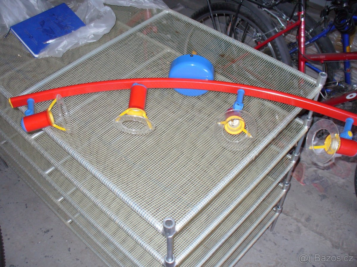 ramínkový čtyřbodový lustr