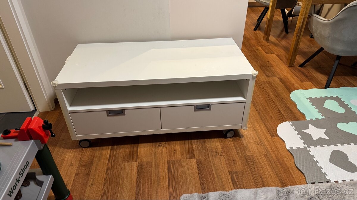 TV stolek IKEA na kolečkách – 2 šuplíky