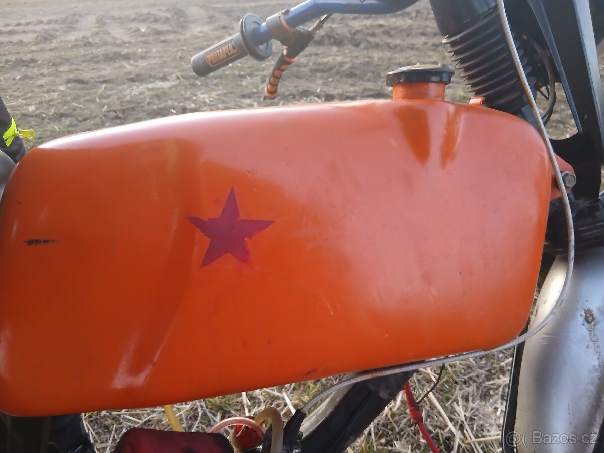 Nádrž jawa mustang