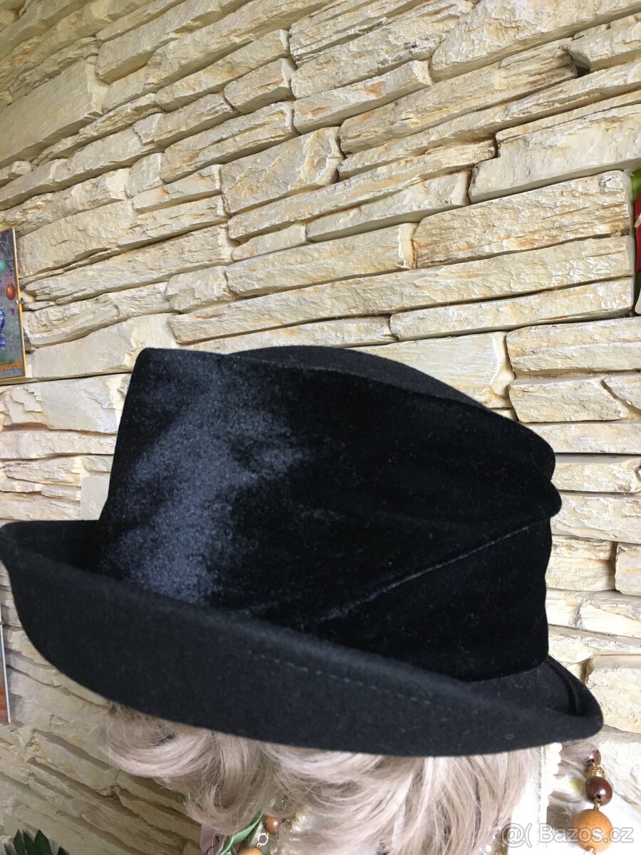 Damsky vlneny klobouk vel. 57
