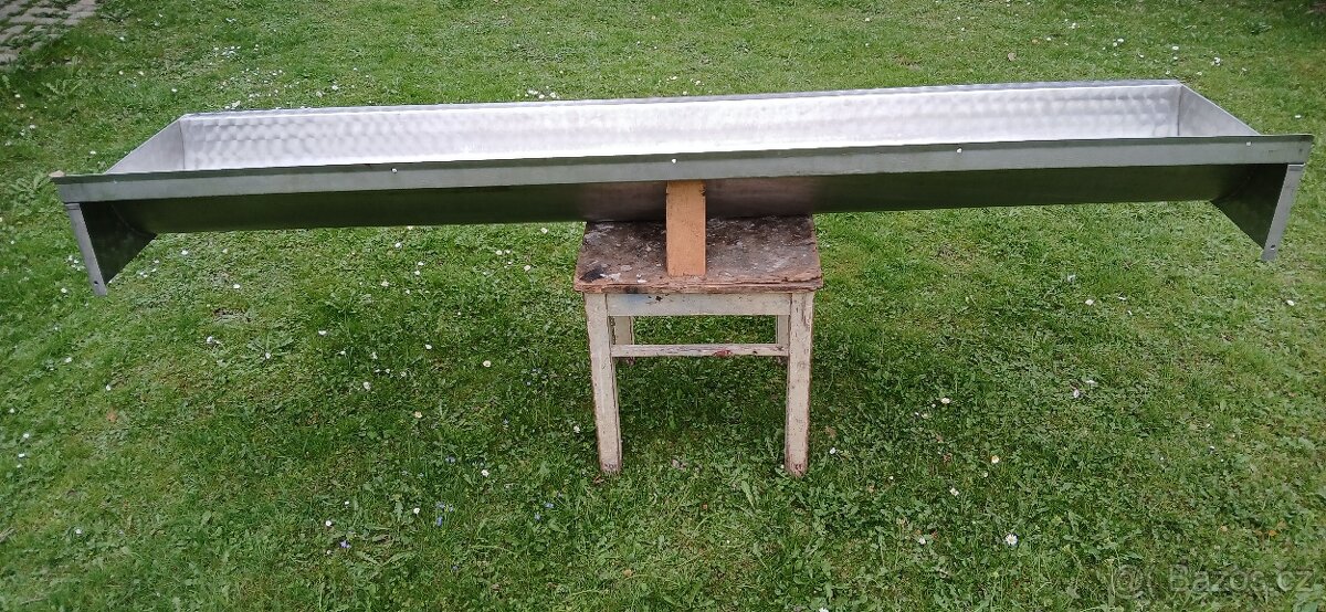 Nerezový žlab
