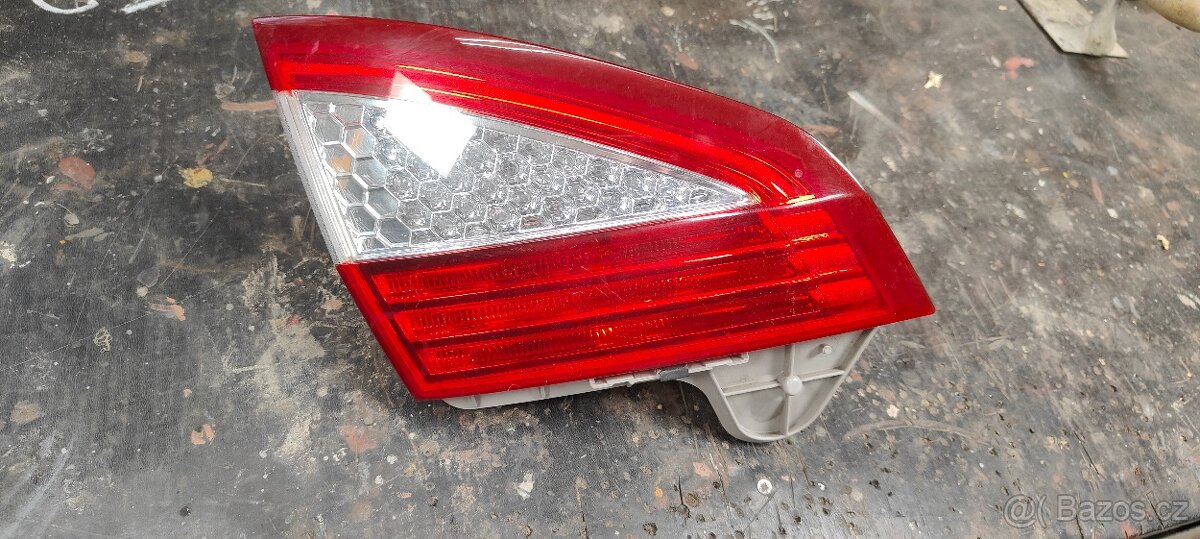 Zadní světlo Ford Mondeo MK4