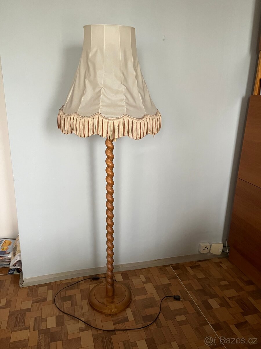 Stojací lampa za odvoz