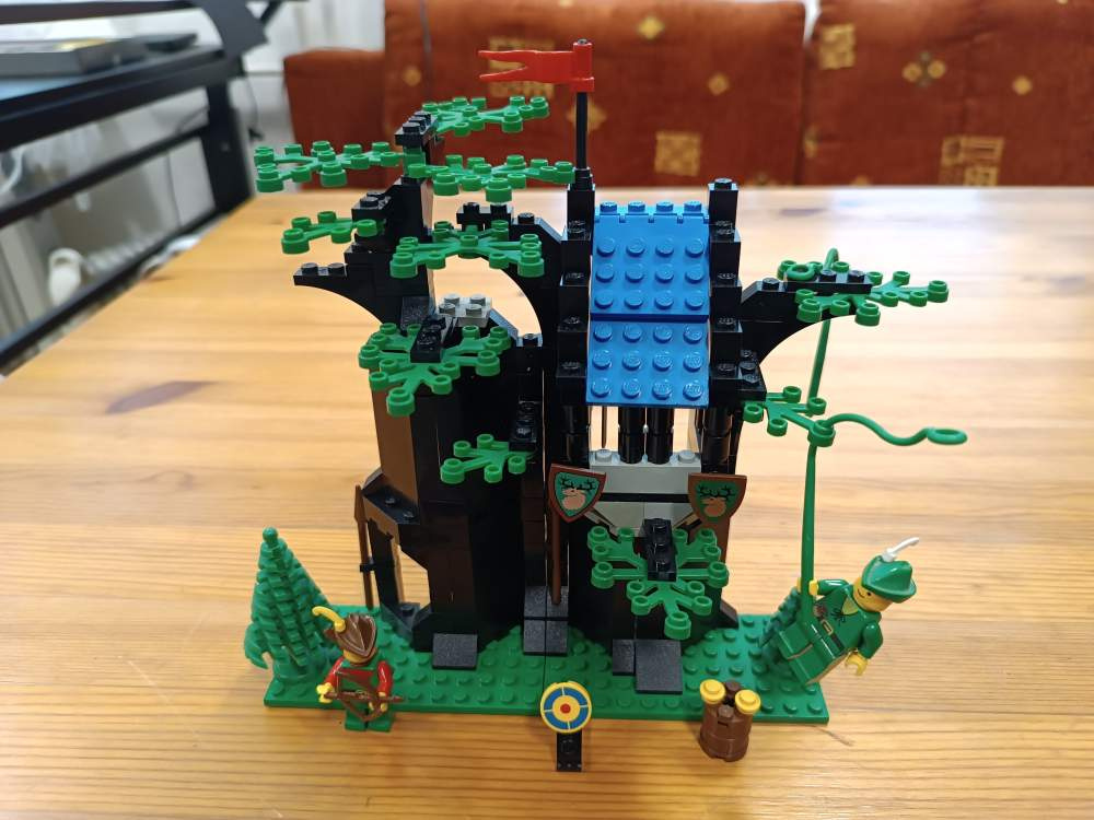 LEGO Castle 6054 Forestmen's Hideout