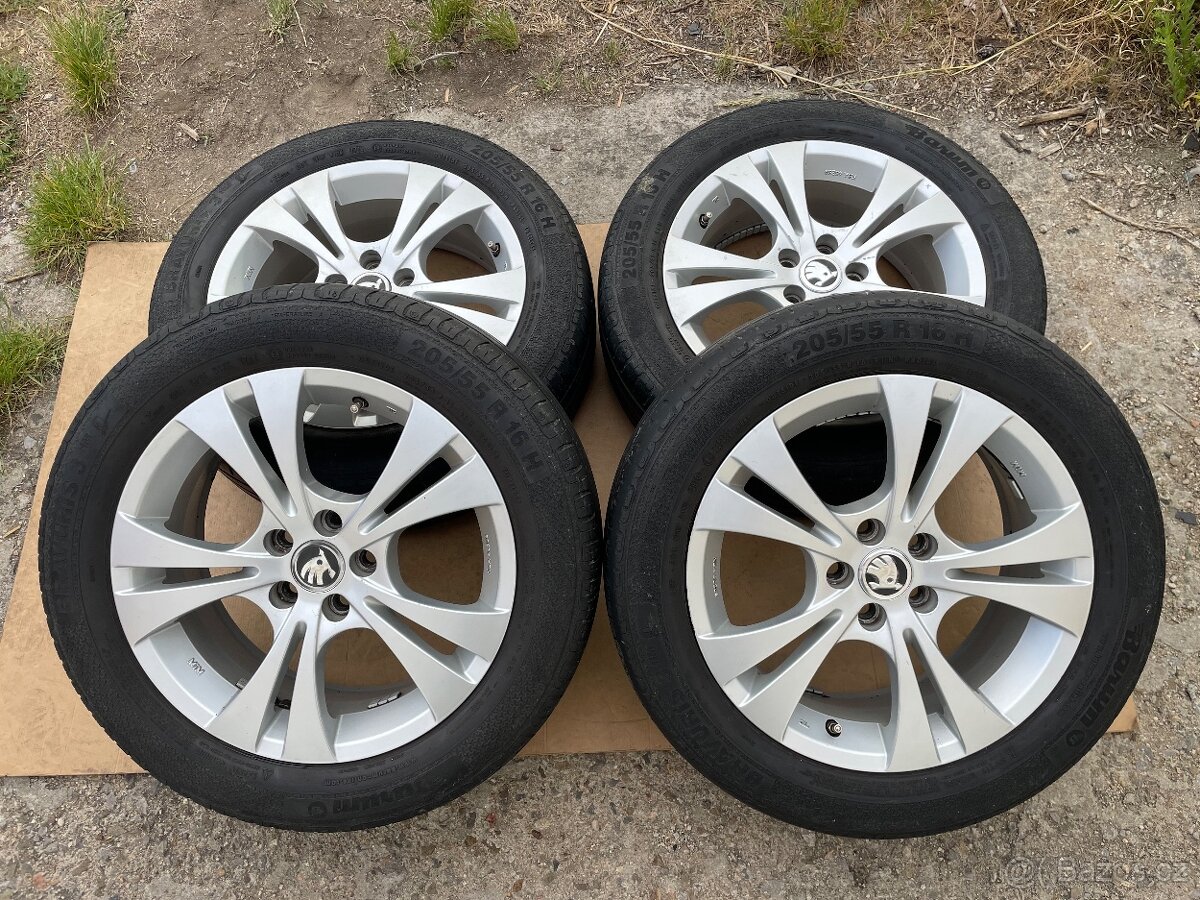 Alu kola 5x100.r16.Letni pneu 205/55/16. Škoda,Vw,Audi,Seat.