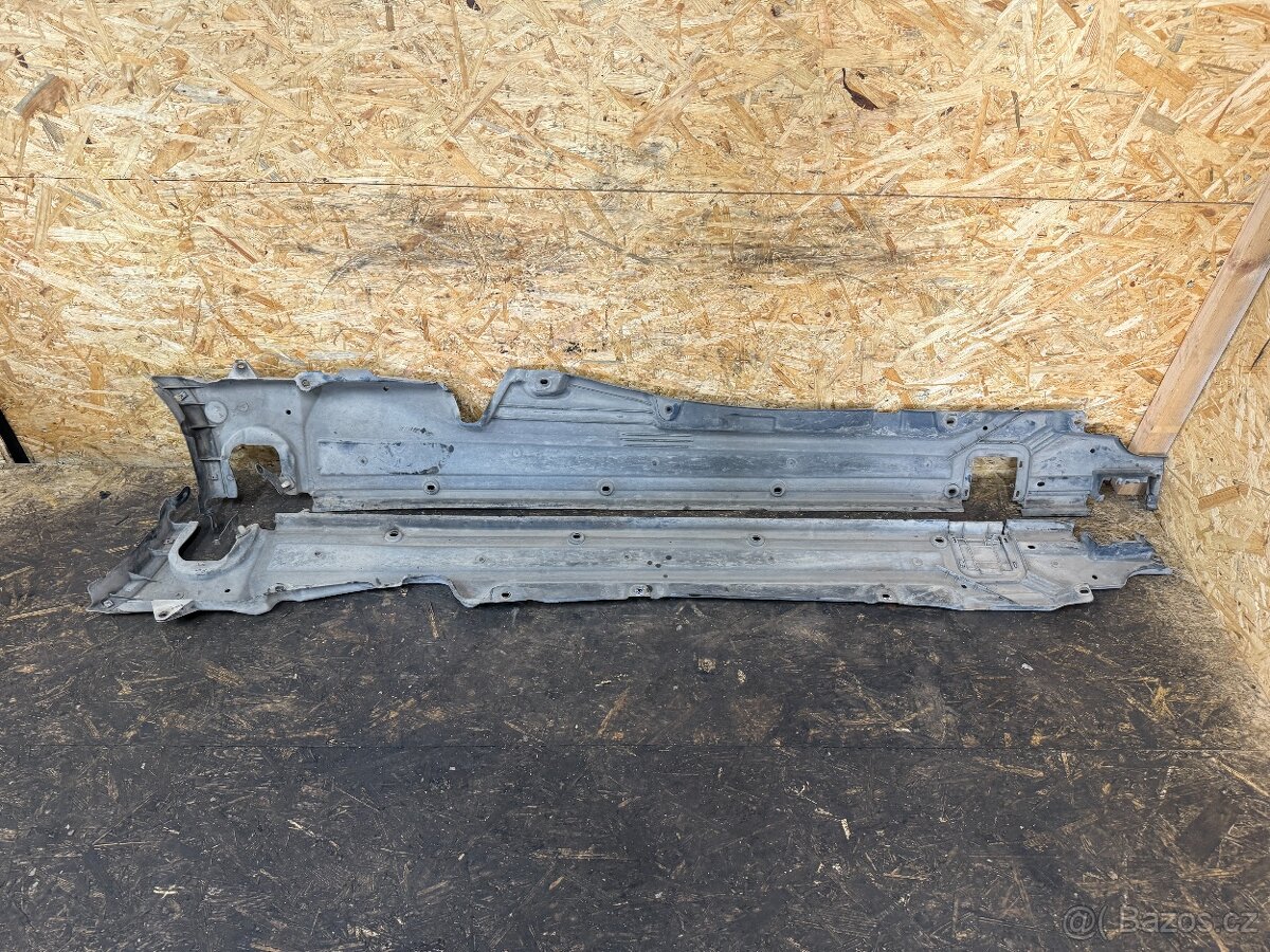 KRYTY PODVOZKU VW TOUAREG 7P