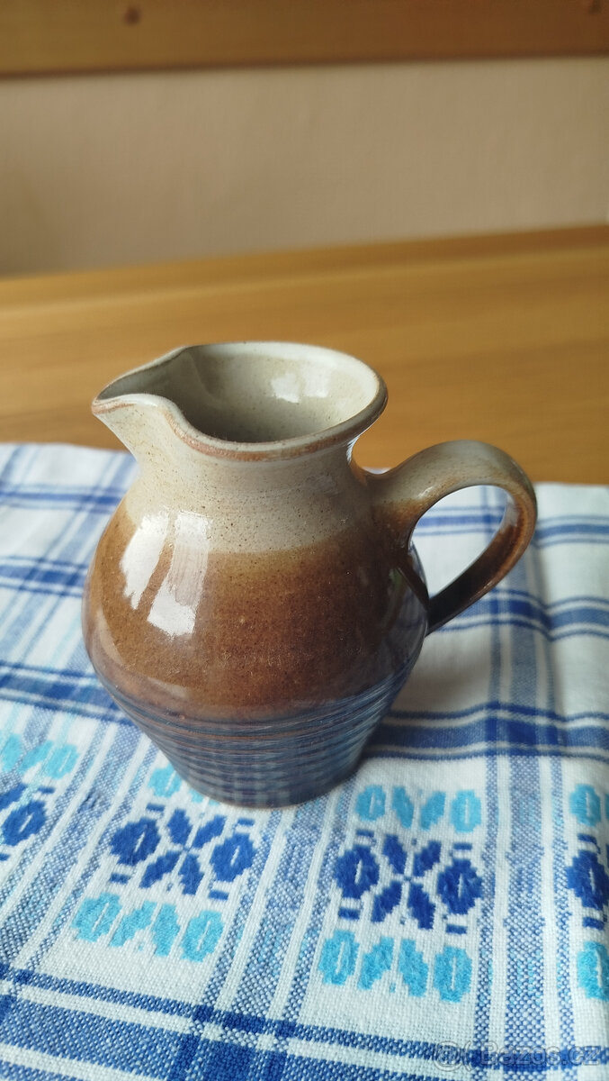 malý džbánek Kunštátská keramika
