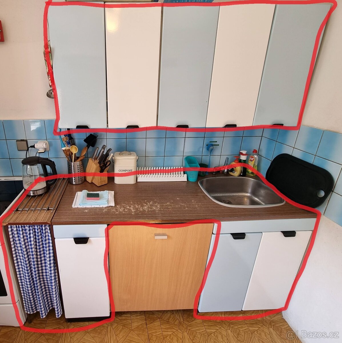 kuchyňská linka a skříňky - retro