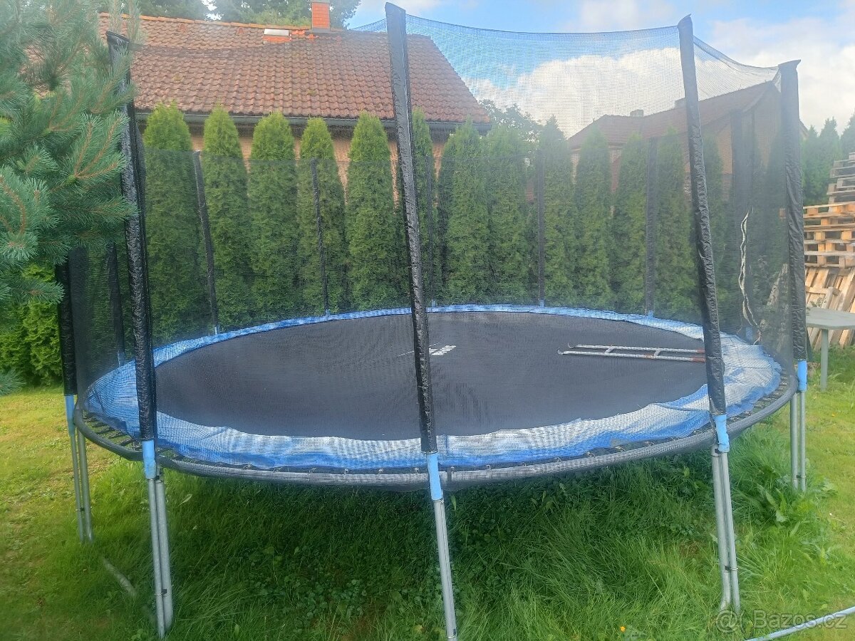 Trampolína