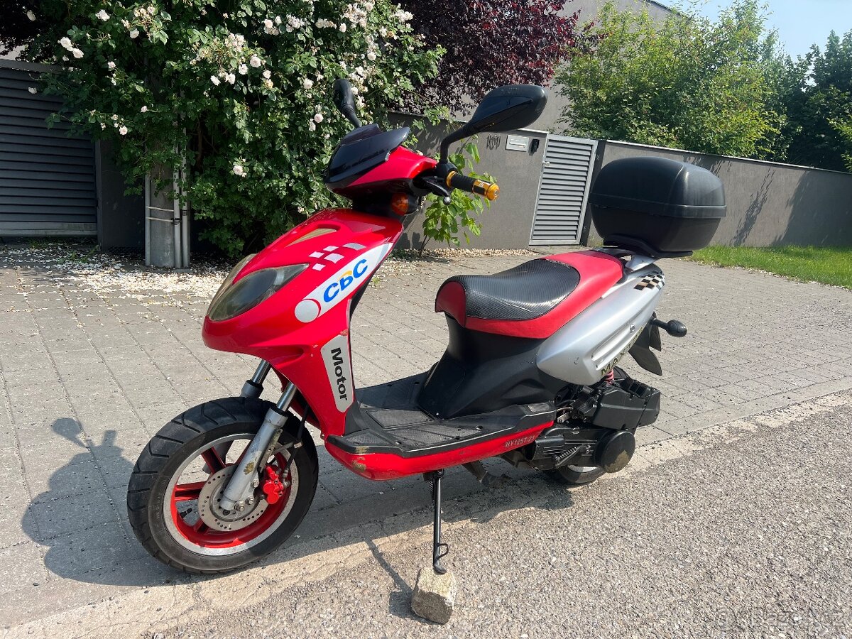 Skútr 125 Motorro Max, vše funkční, nová STK, kufr