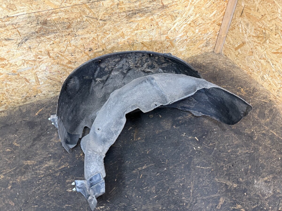 ZADNÍ PODBĚHOVÉ PLASTY VW TOUAREG 7P