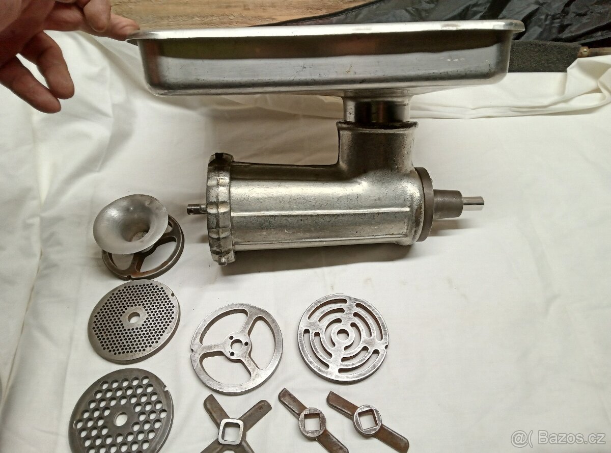 Mlýnek na maso alba Re 22