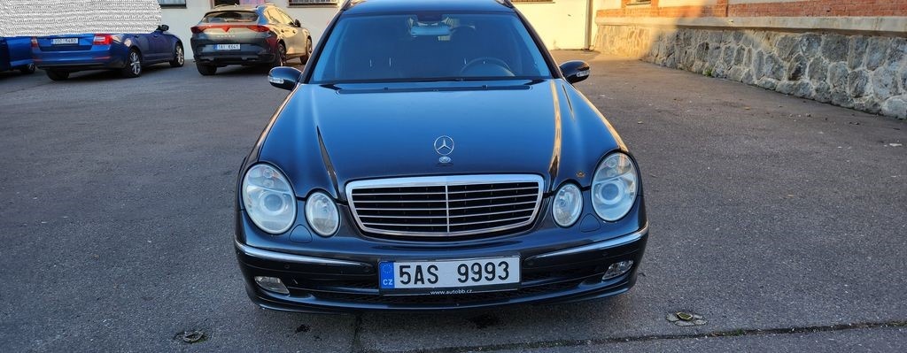Mercedes-Benz Třídy E, 320CDINAVIKŮŽETAŽNÉXENON