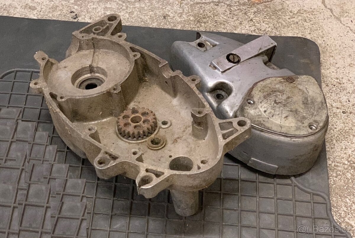 Boční víko + karter Jawa 50 Pionýr