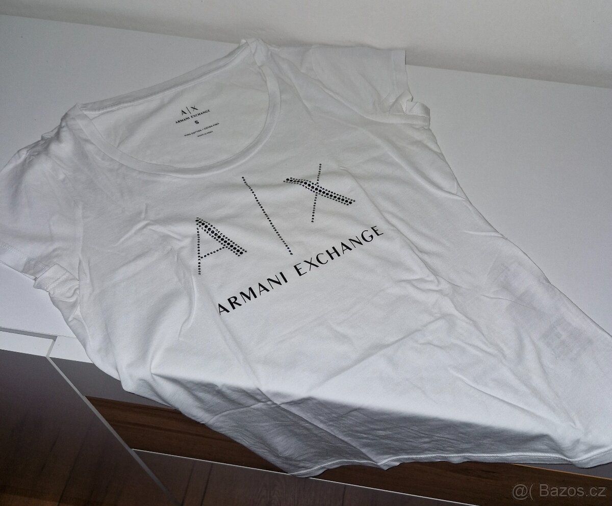 Nové dámské tričko ARMANI vel.S