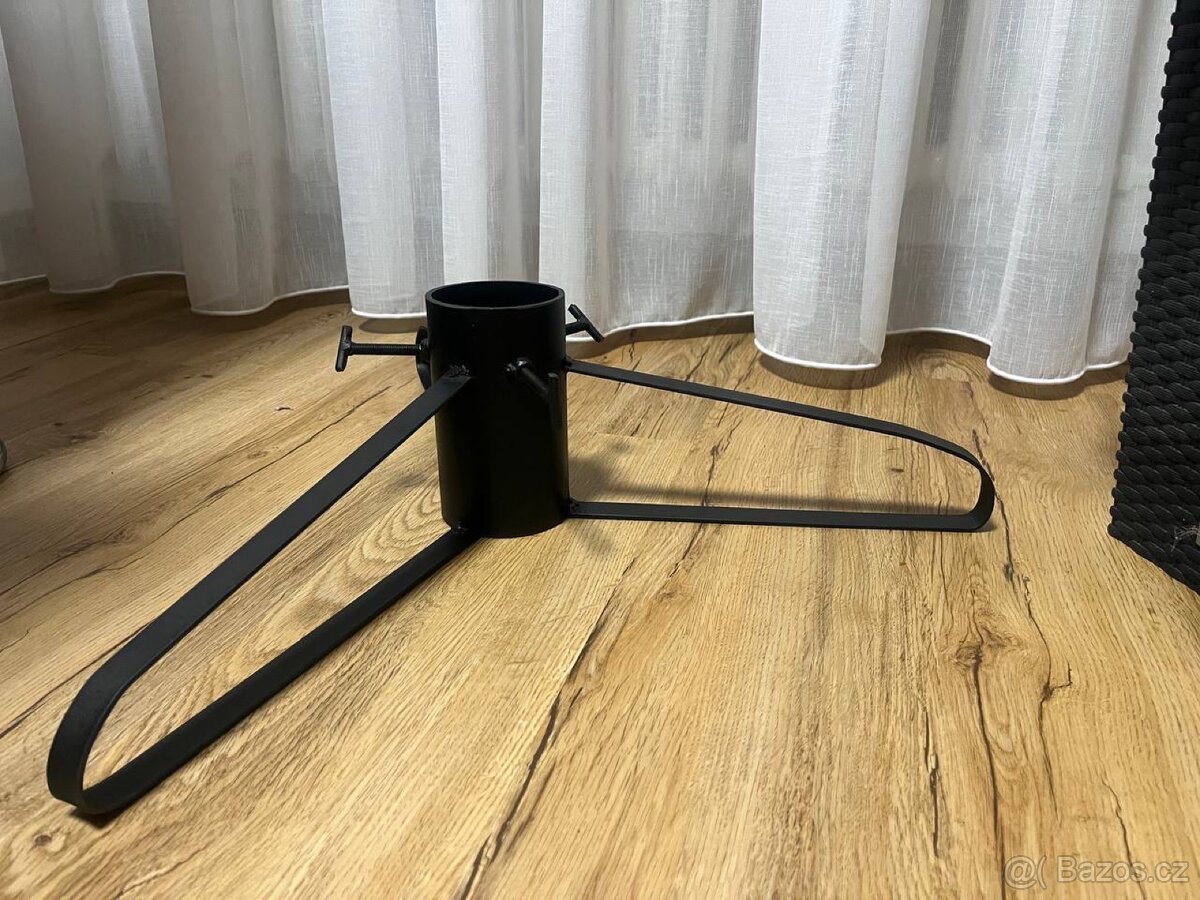 Stojan na vánoční stromek