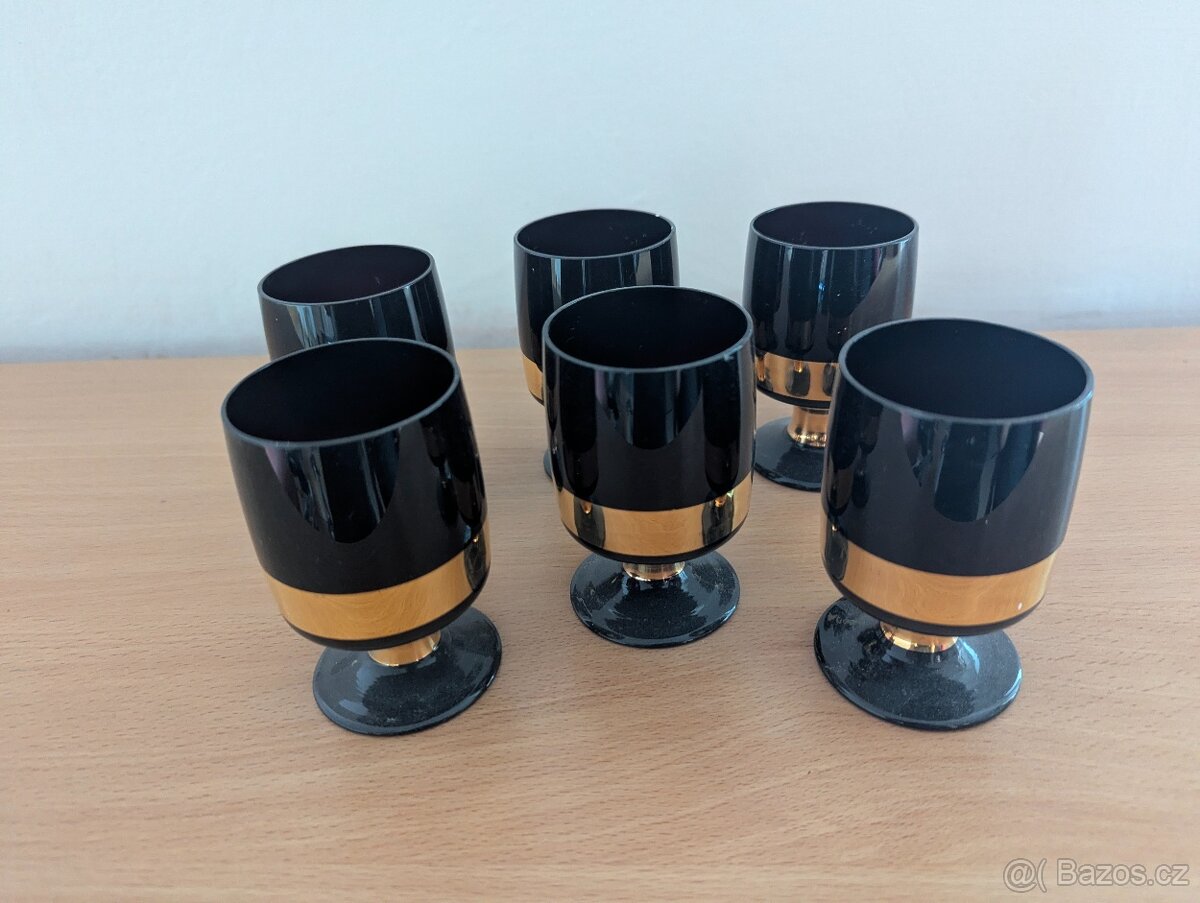 Luxusní skleněné pohárky černé se zlatým dekorem – 6×
