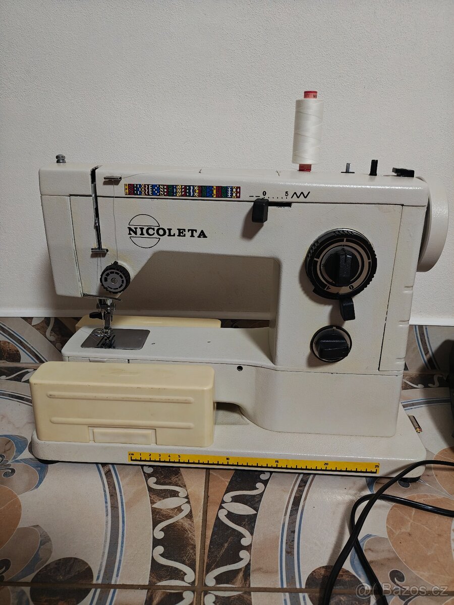 Kufříkový šicí stroj Nicoleta