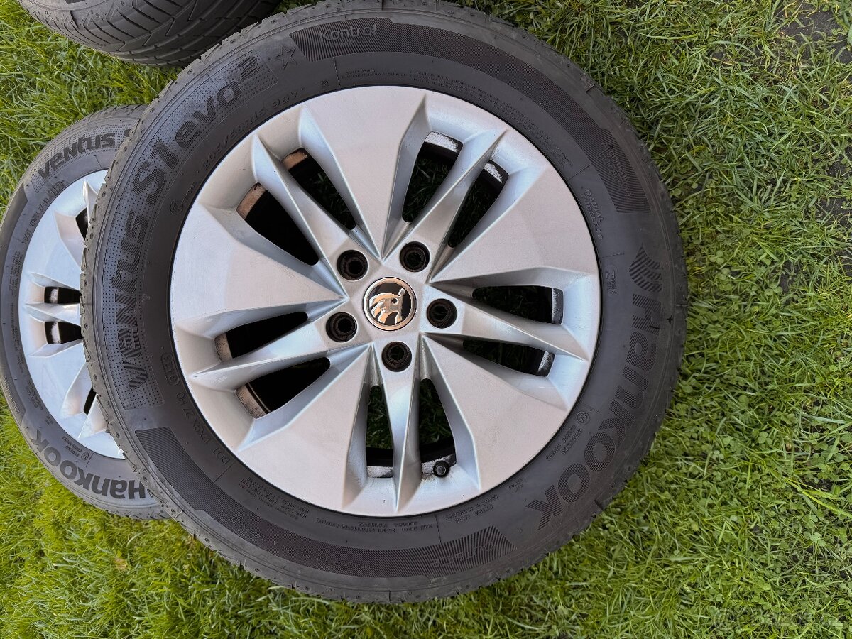 Originální pneu škoda octavia 4